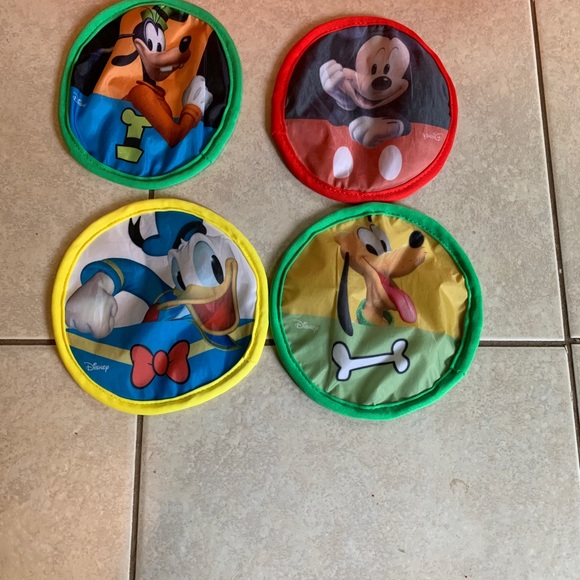 Mickey Mouse Frisbee Disc Golf With 2 Pop Up Cans And 4 Soft Frisbees Kids Game - Picture 2 of 11